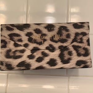 Quay x Jaclyn Hill Leopard Sunnies Case
